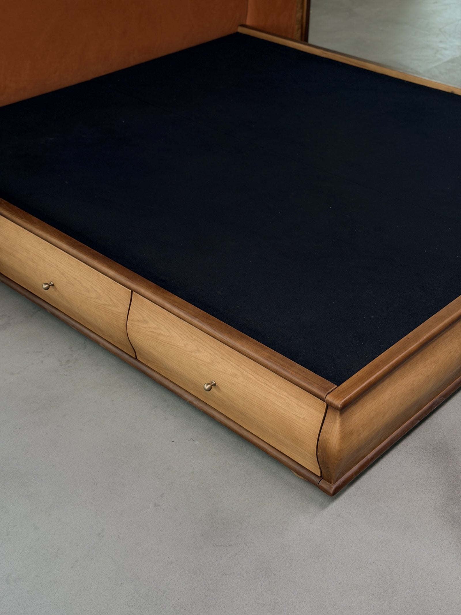 One silhouette. Your dimensions, comfort and finish.