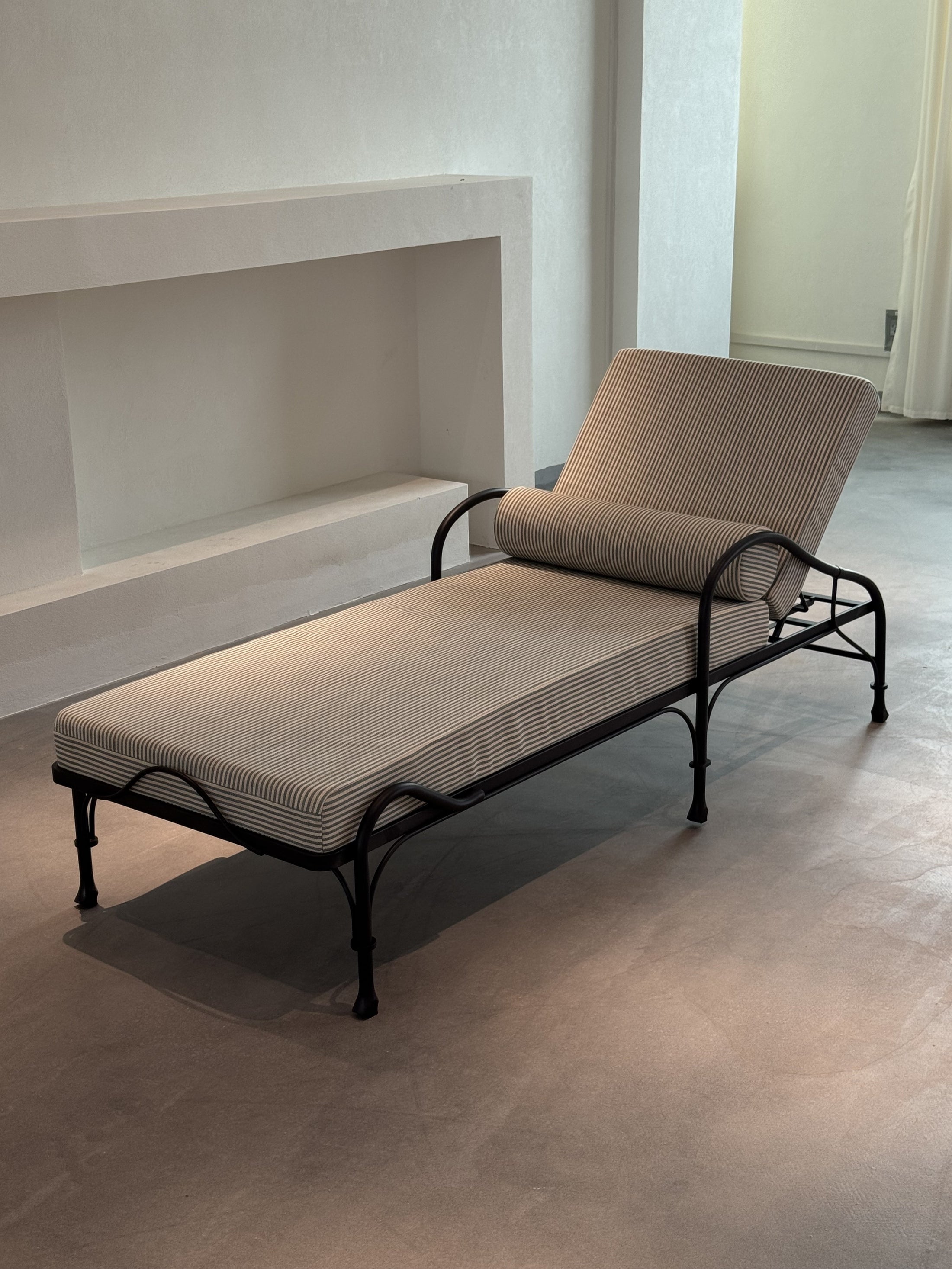A00002 Chaise Longue in a finished interior.