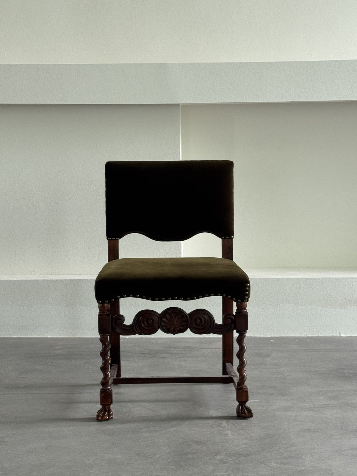 One silhouette. Your dimensions, comfort and finish.
