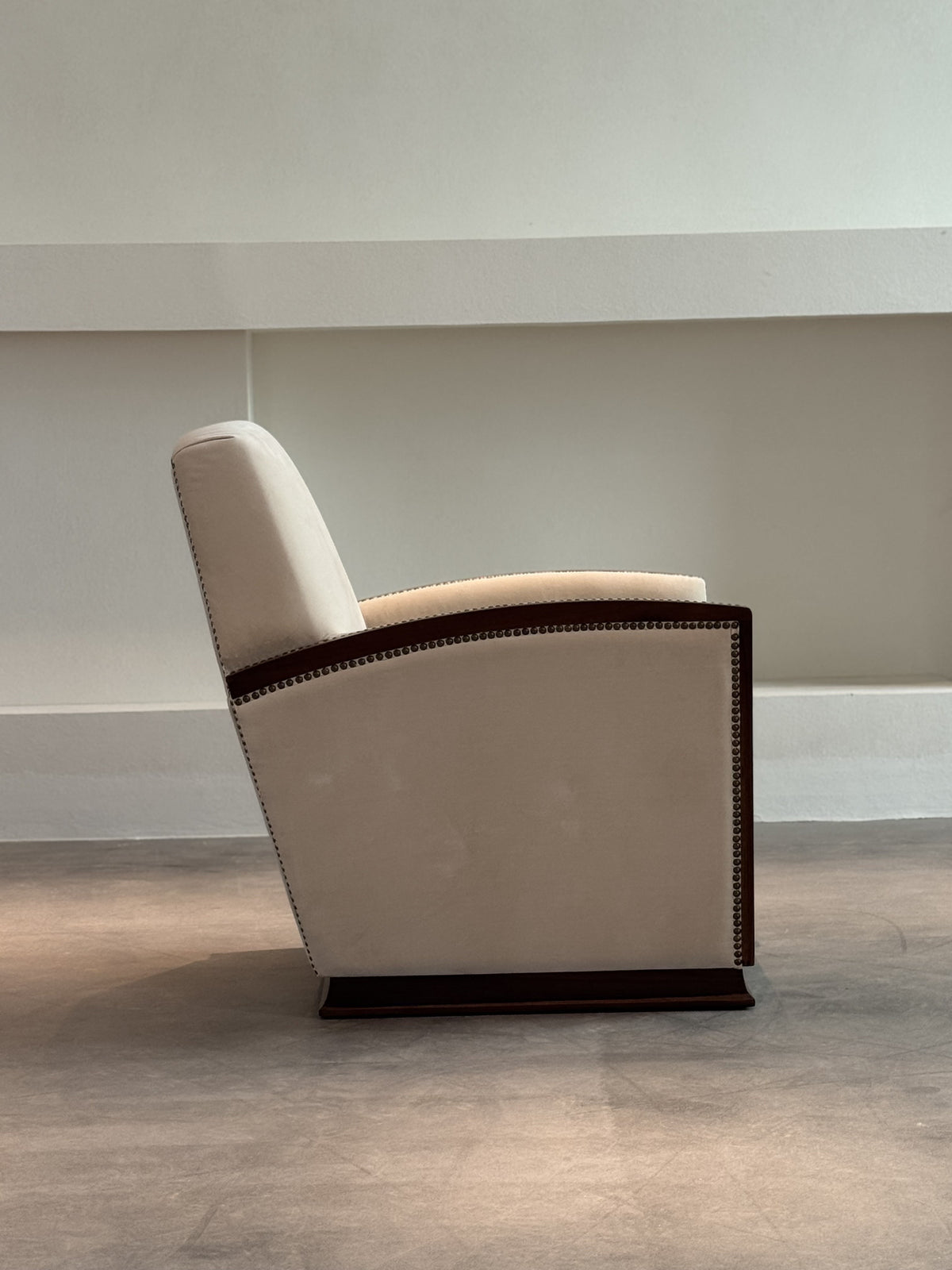 One silhouette. Your dimensions, comfort and finish.