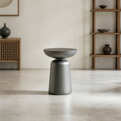 LC362 LC362 Side Table — view 02