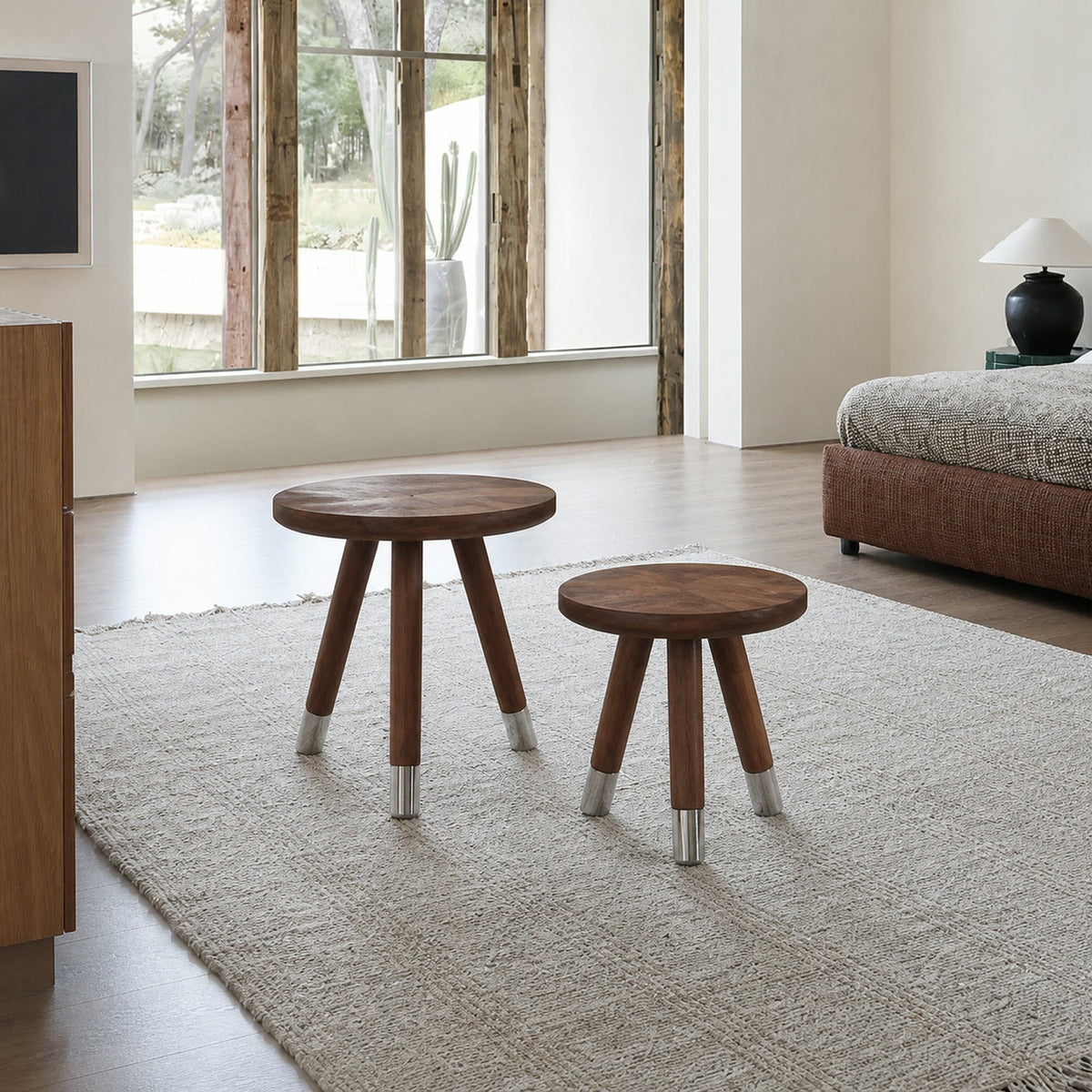 LC713 LC713 Side Table — view 02