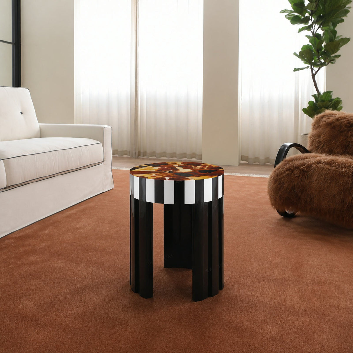 LC723 LC723 Side Table — view 02