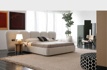 LC730 LC730 Side Table — view 01