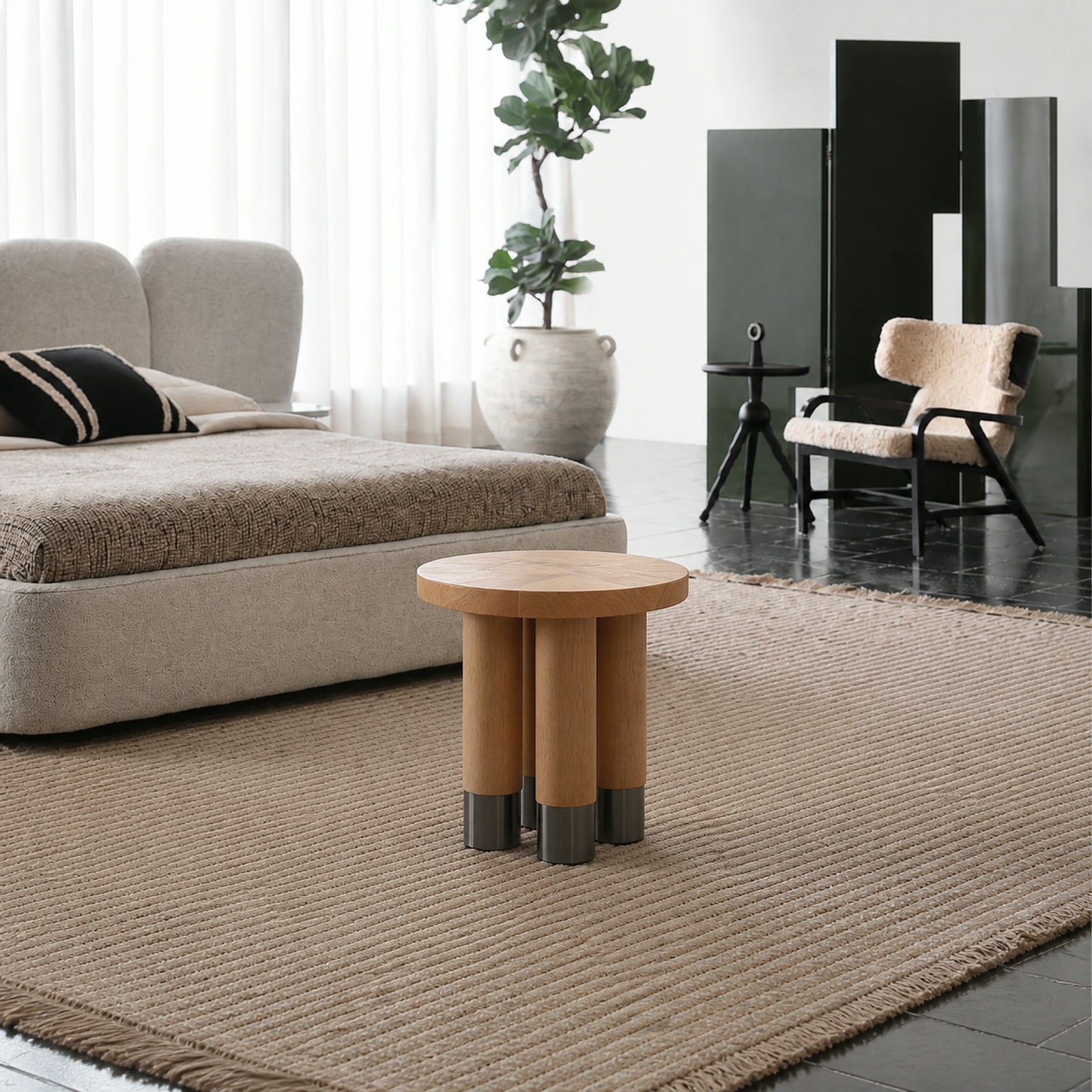 LC730 LC730 Side Table — view 02
