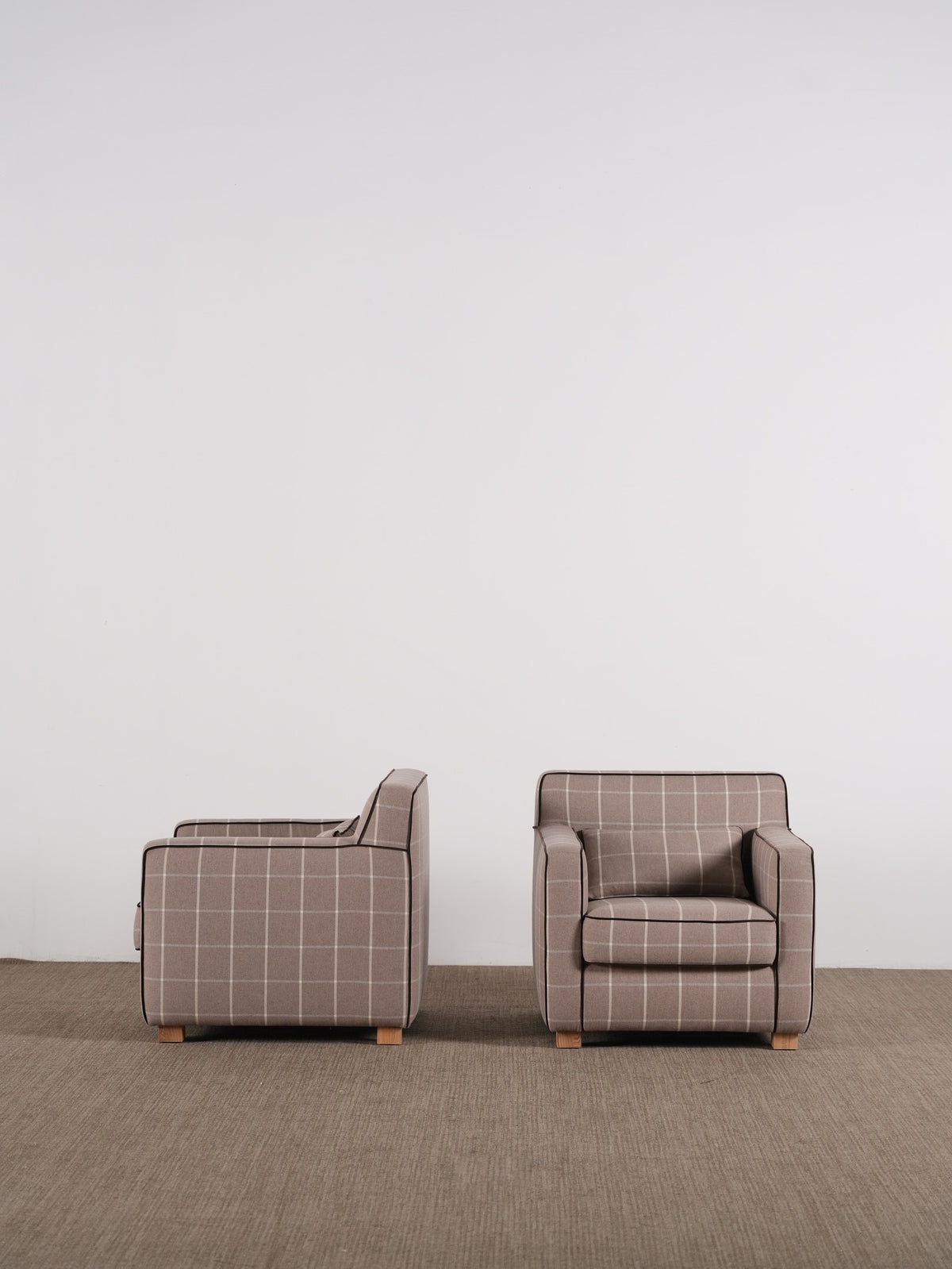 A00058 Armchair in a finished interior.