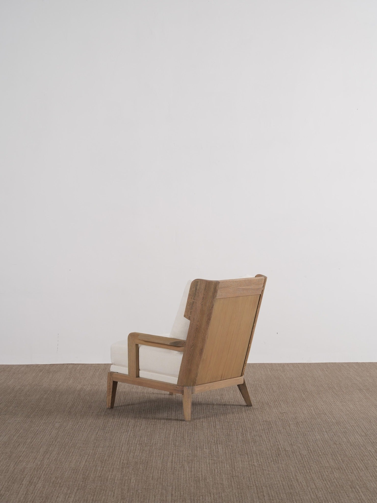 A00076 Armchair in a finished interior.