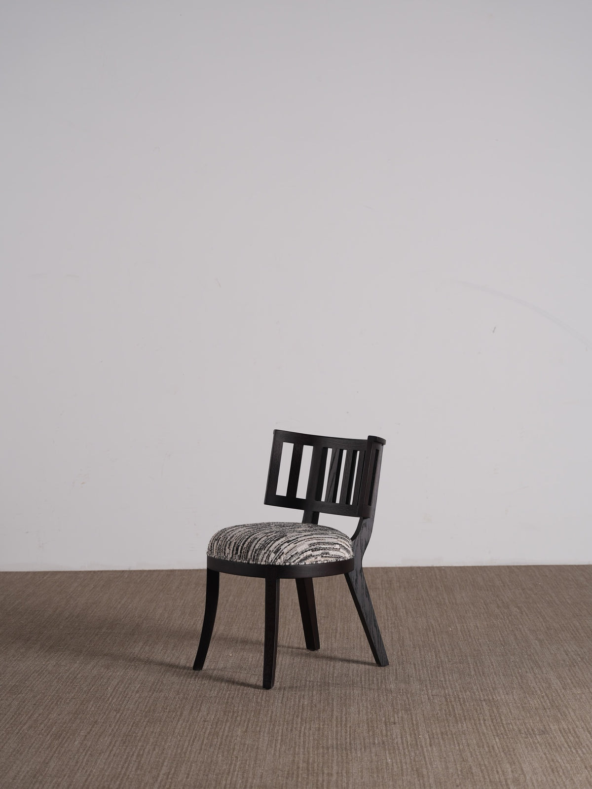 One silhouette. Your dimensions, comfort and finish.