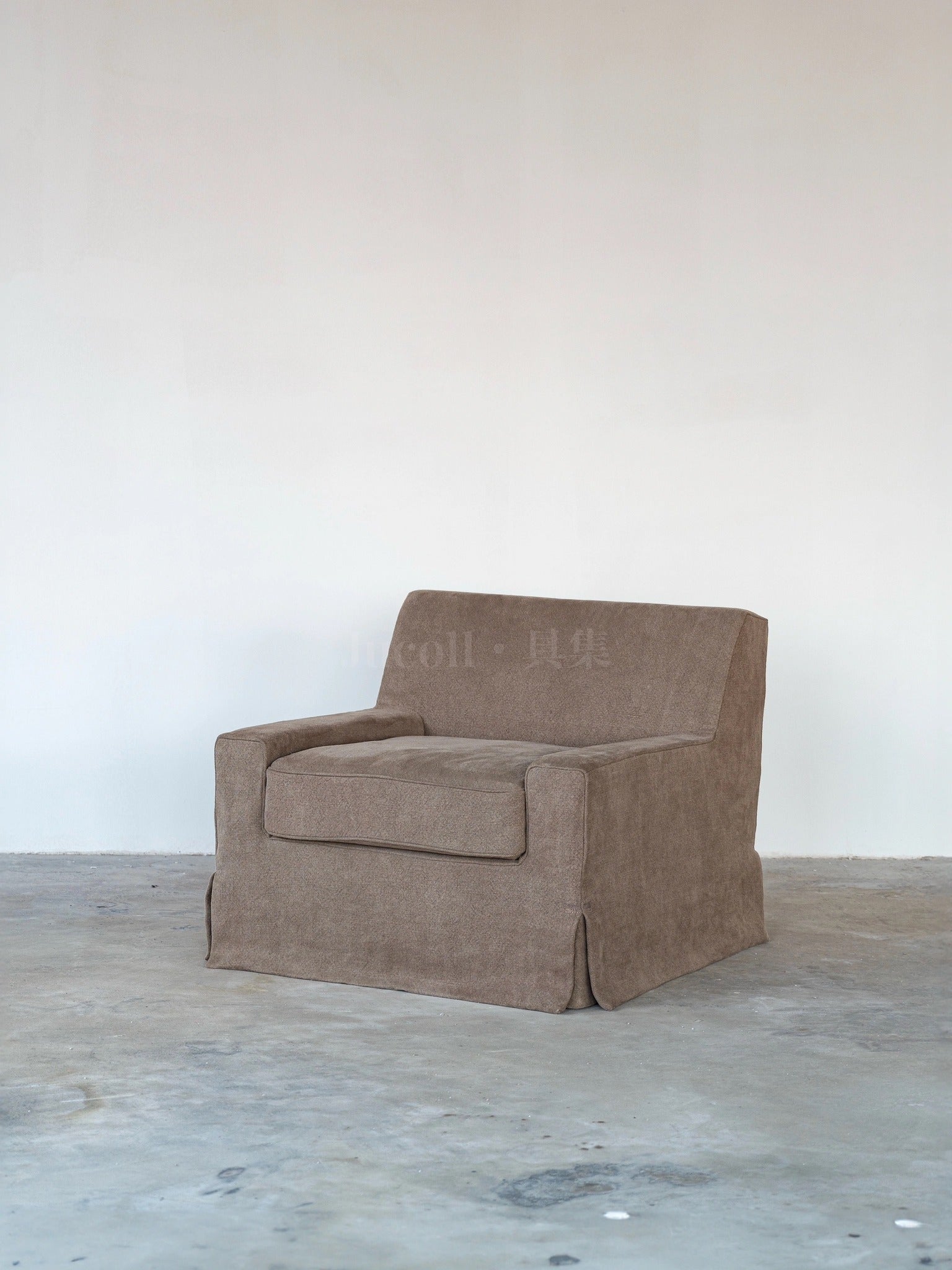 One silhouette. Your dimensions, comfort and finish.