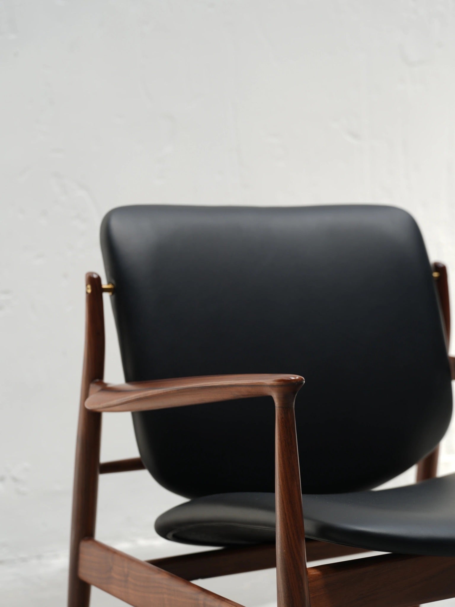 A00091 Lounge Chair in a finished interior.