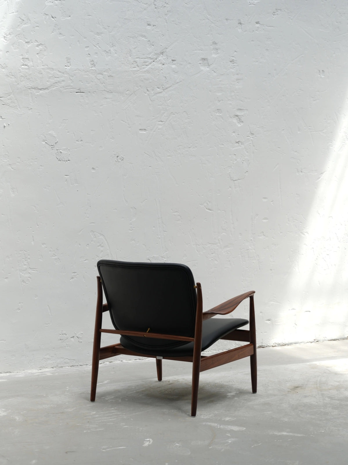 One silhouette. Your dimensions, comfort and finish.