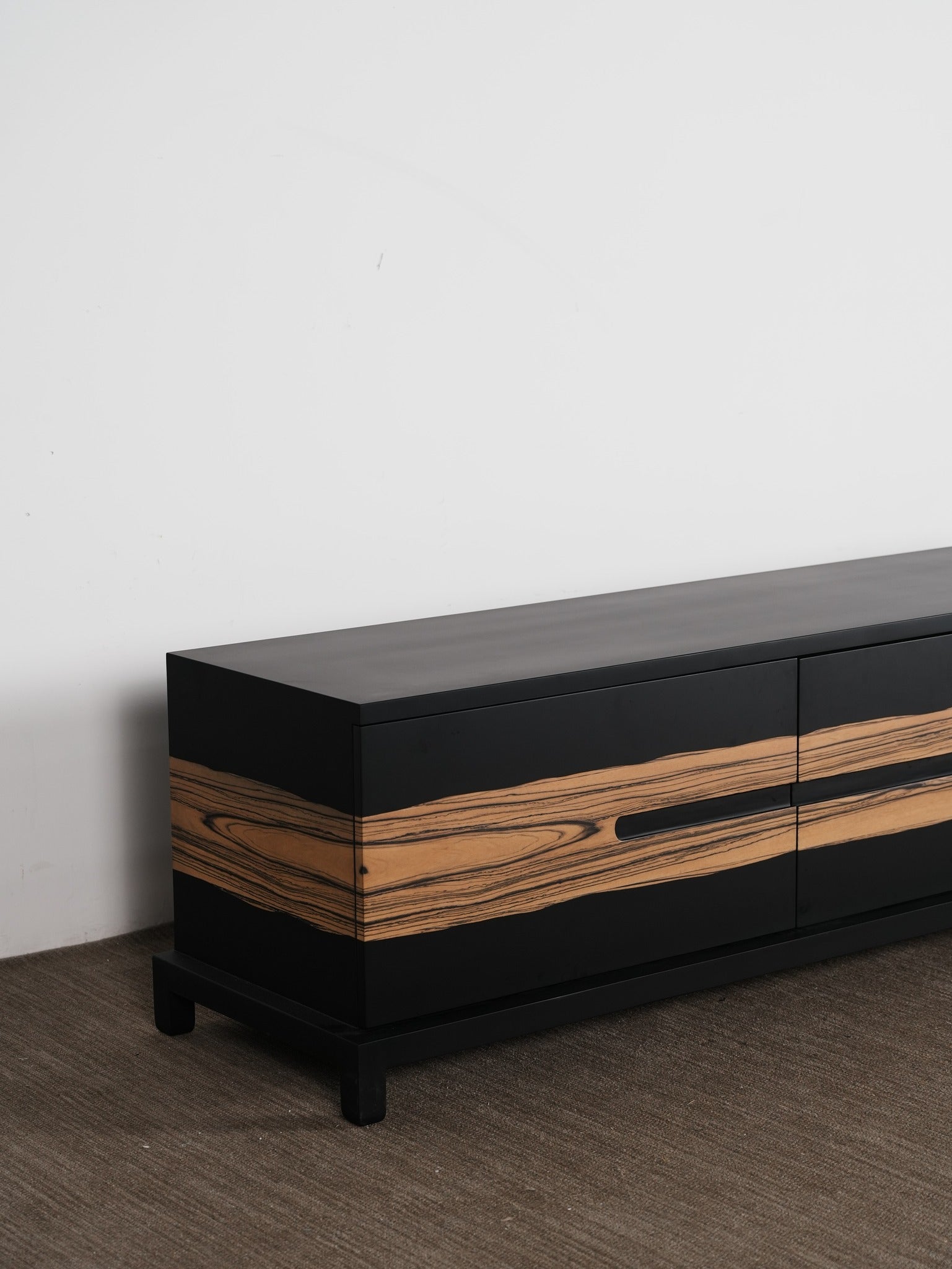 One silhouette. Your dimensions, comfort and finish.