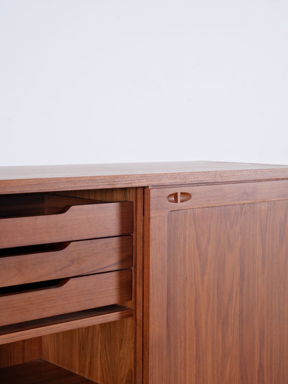 A00037 A00037 Sideboard — view 19