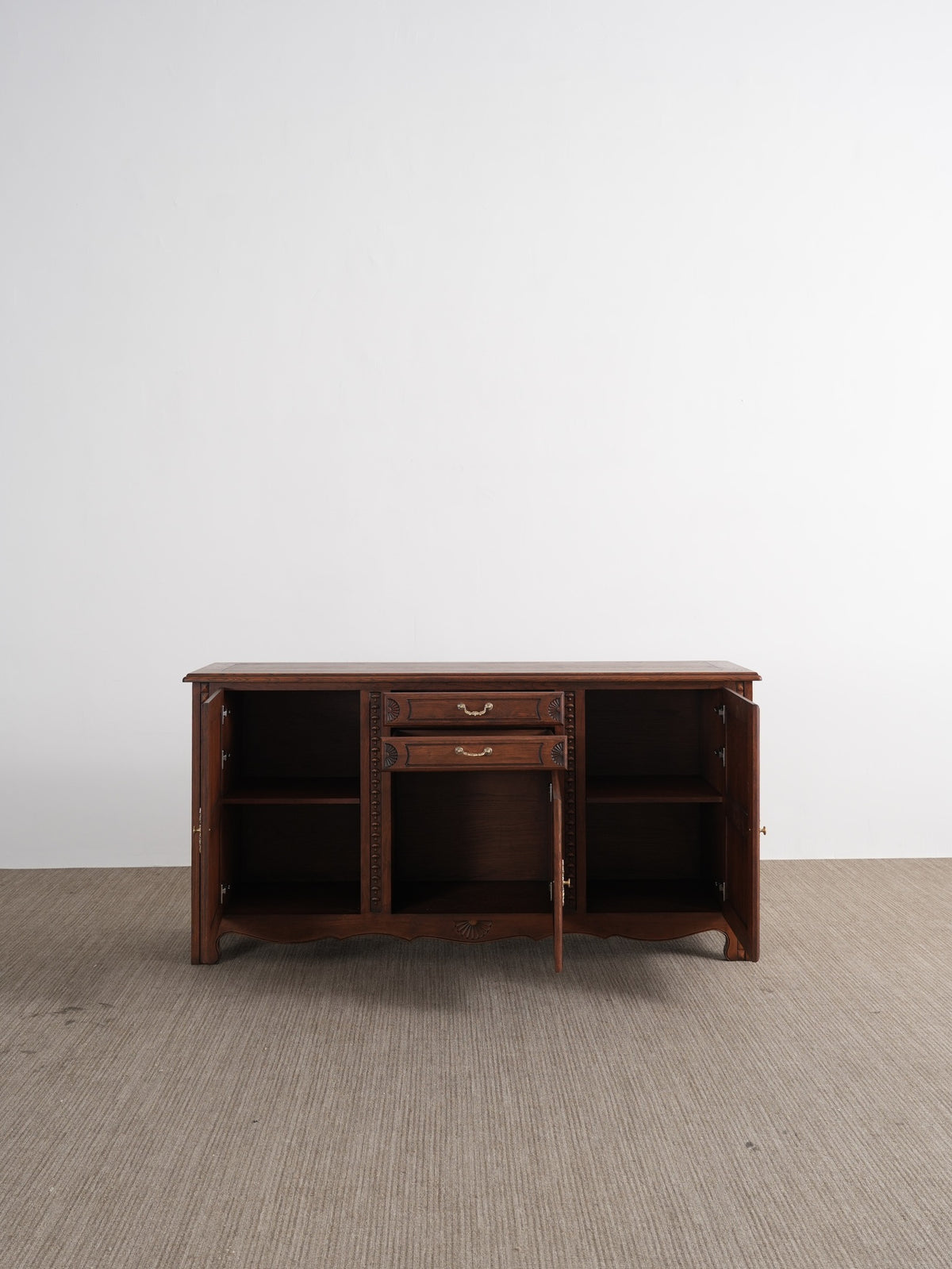 One silhouette. Your dimensions, comfort and finish.