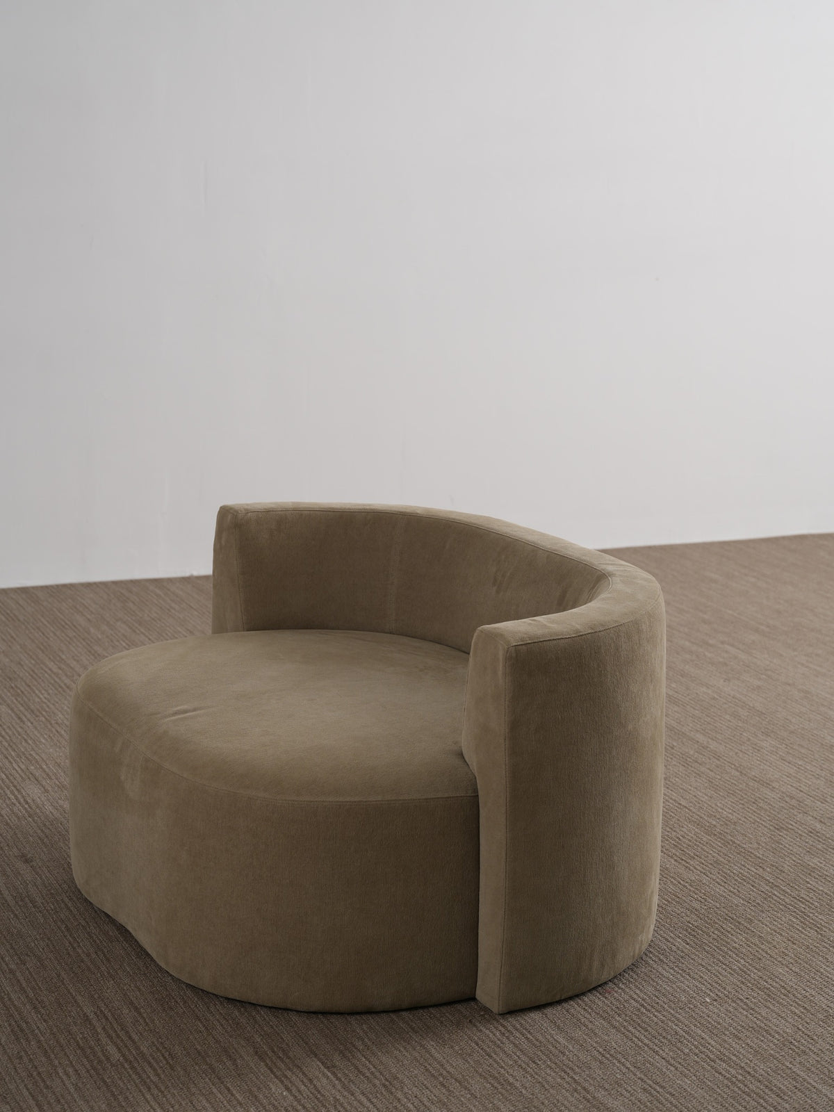 One silhouette. Your dimensions, comfort and finish.