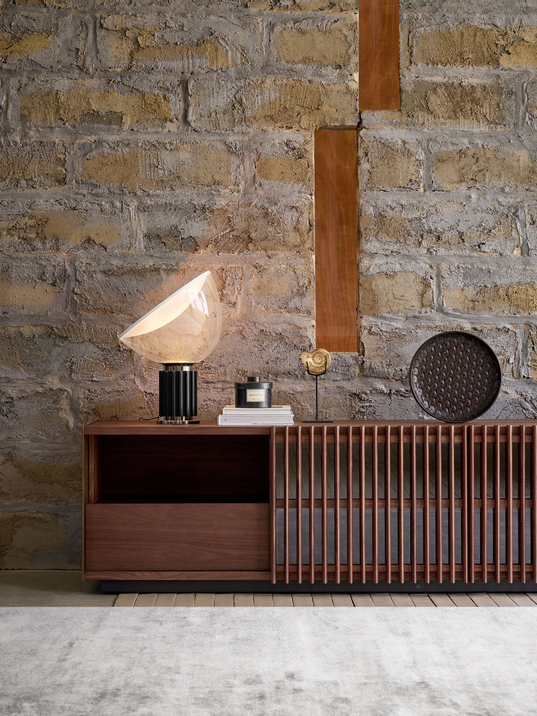A00025 A00025 Media Console — view 08