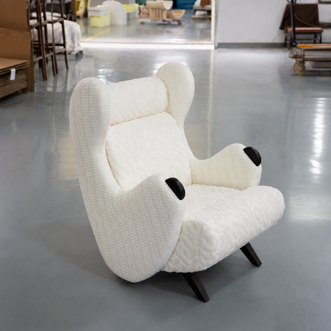 One silhouette. Your dimensions, comfort and finish.