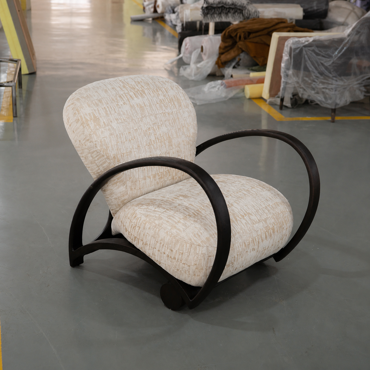 One silhouette. Your dimensions, comfort and finish.
