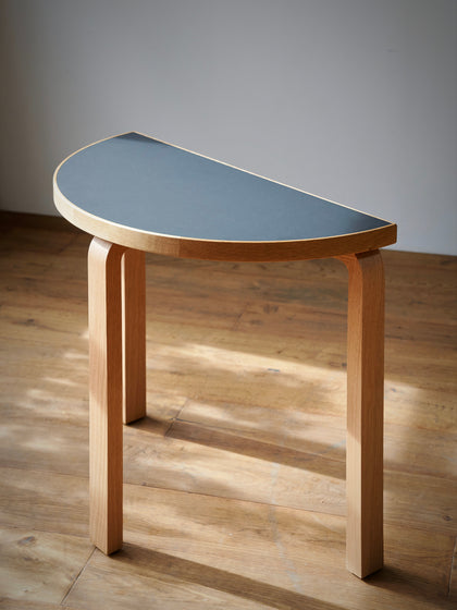 Glen Crest Dining Table — interior view 05