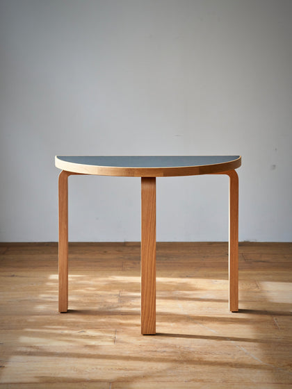 Glen Crest Dining Table — interior view 08