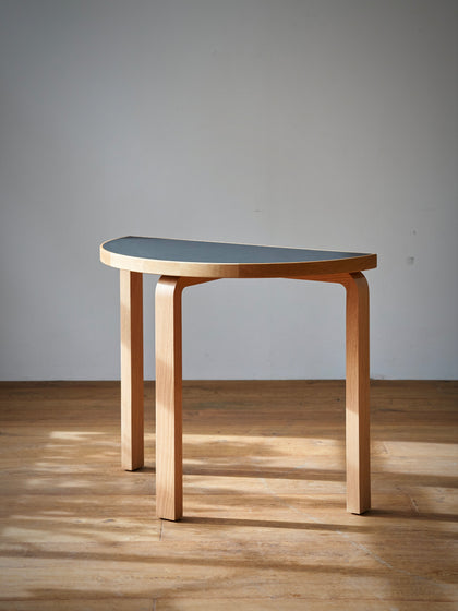 Glen Crest Dining Table — interior view 09