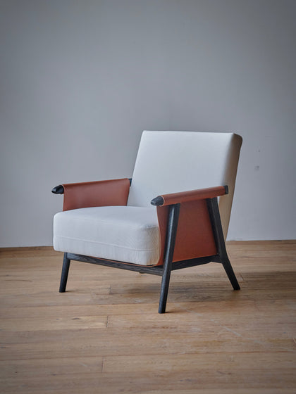 Ivory Crest Lounge Chair — interior view 06
