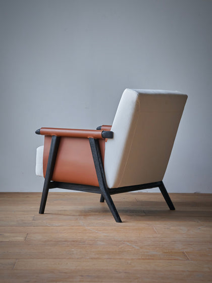 Ivory Crest Lounge Chair — interior view 07
