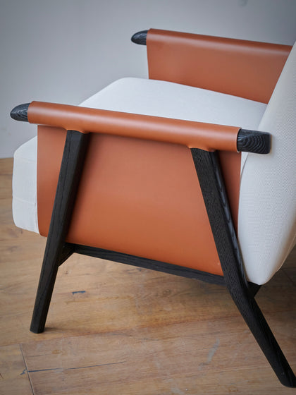 Ivory Crest Lounge Chair — interior view 08