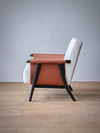 Ivory Crest Lounge Chair — interior view 09