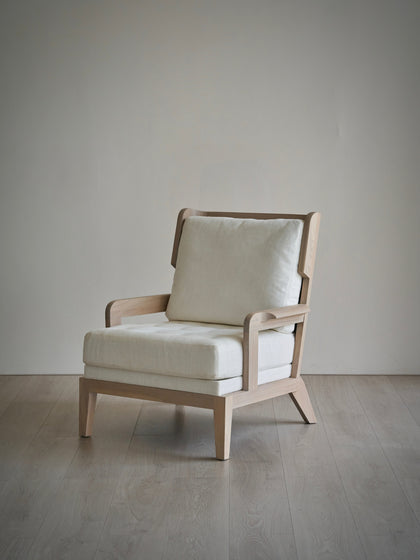 Kestrel Crest Lounge Chair — interior view 03