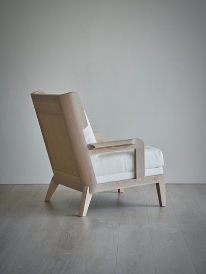 Kestrel Crest Lounge Chair — interior view 06