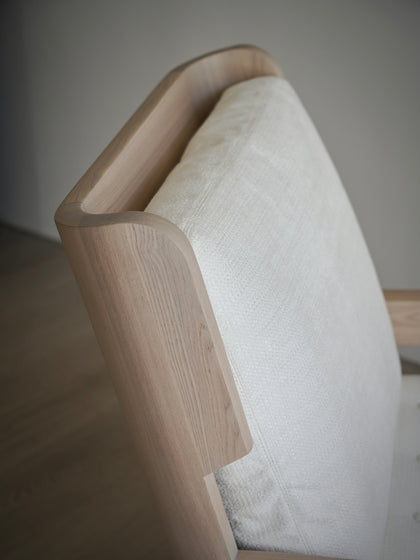 Kestrel Crest Lounge Chair — interior view 08