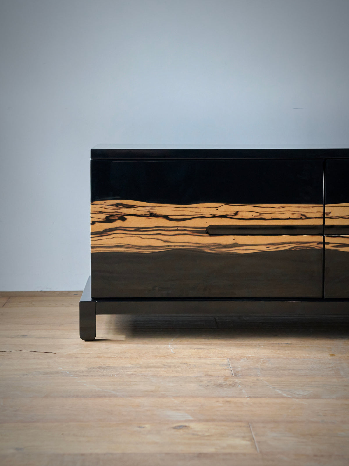 One silhouette. Your dimensions, comfort and finish.