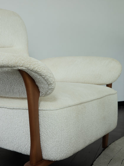 Pearl Crest Armchair — interior view 07