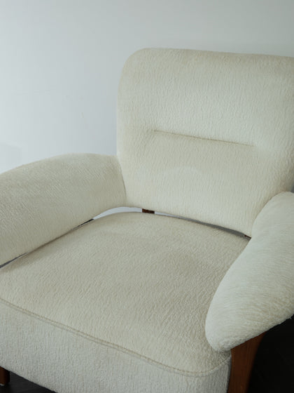 Pearl Crest Armchair — interior view 08