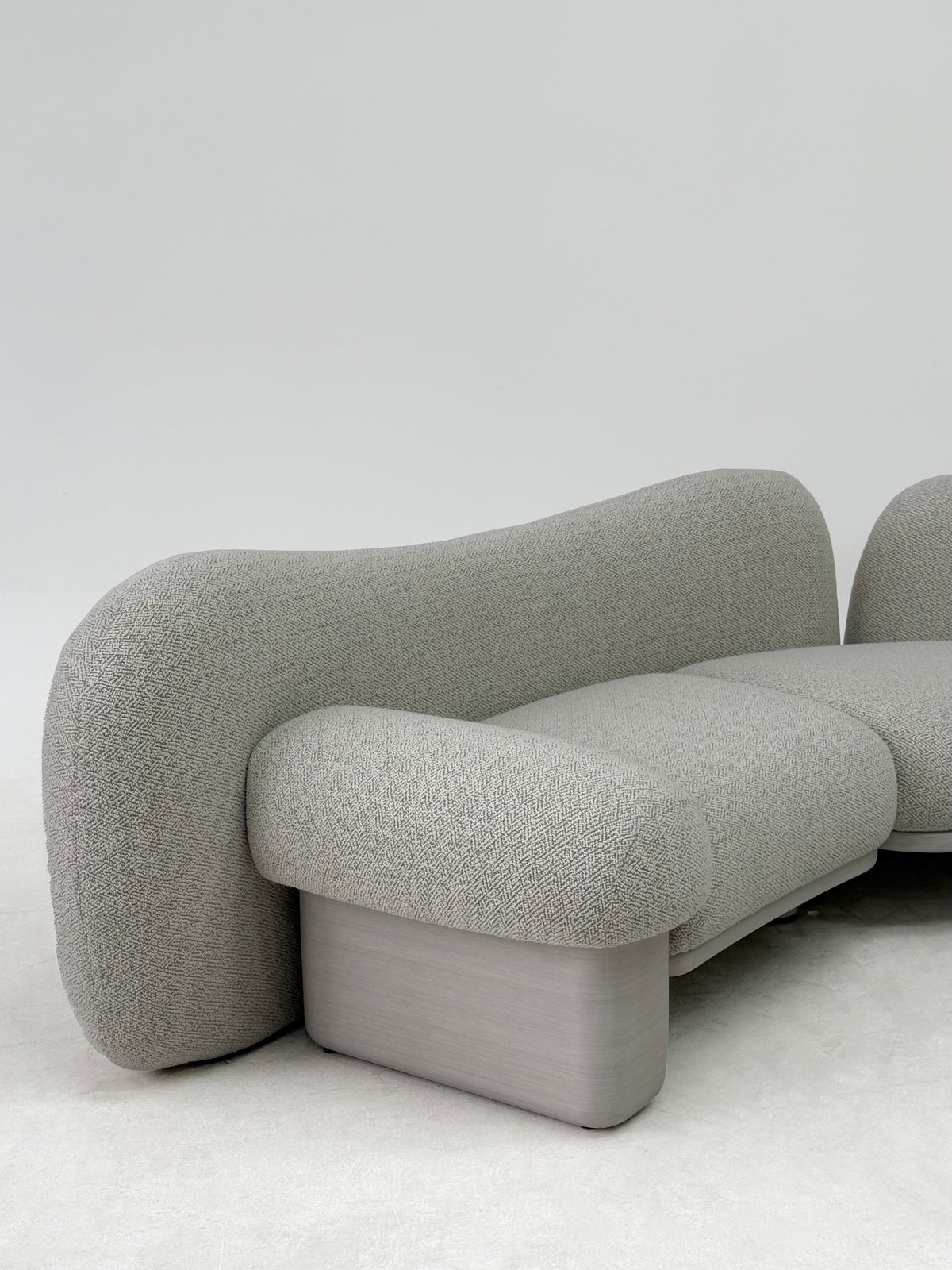 One silhouette. Your dimensions, comfort and finish.
