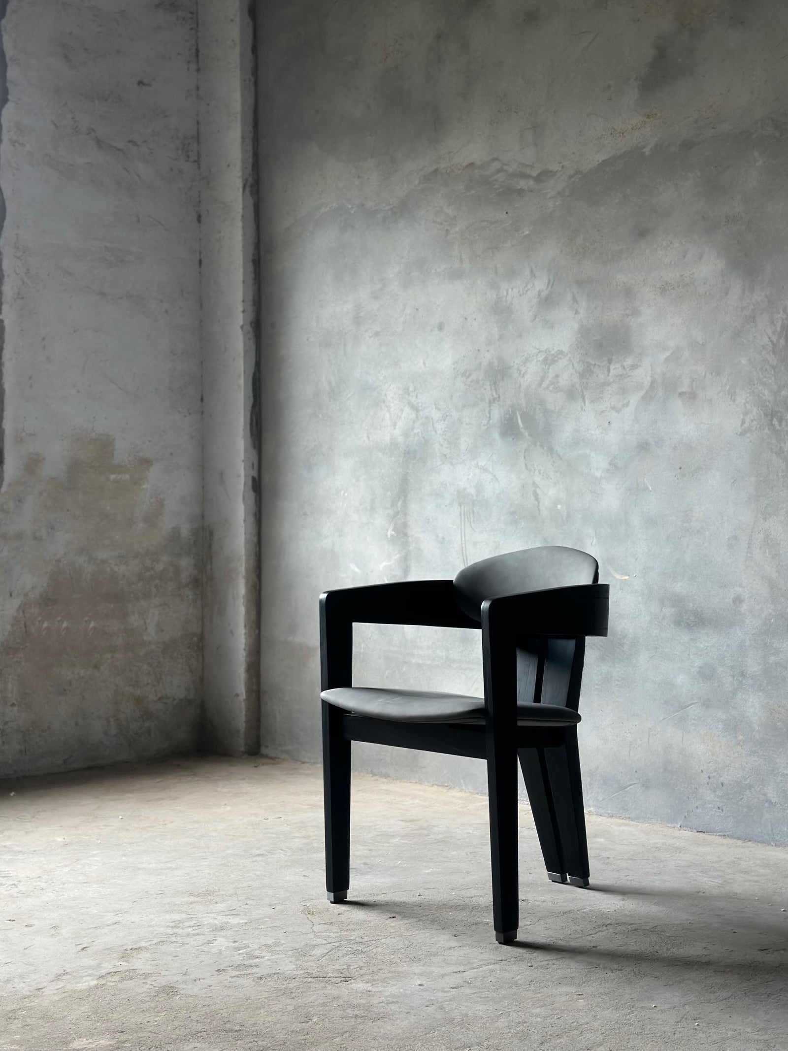 One silhouette. Your dimensions, comfort and finish.
