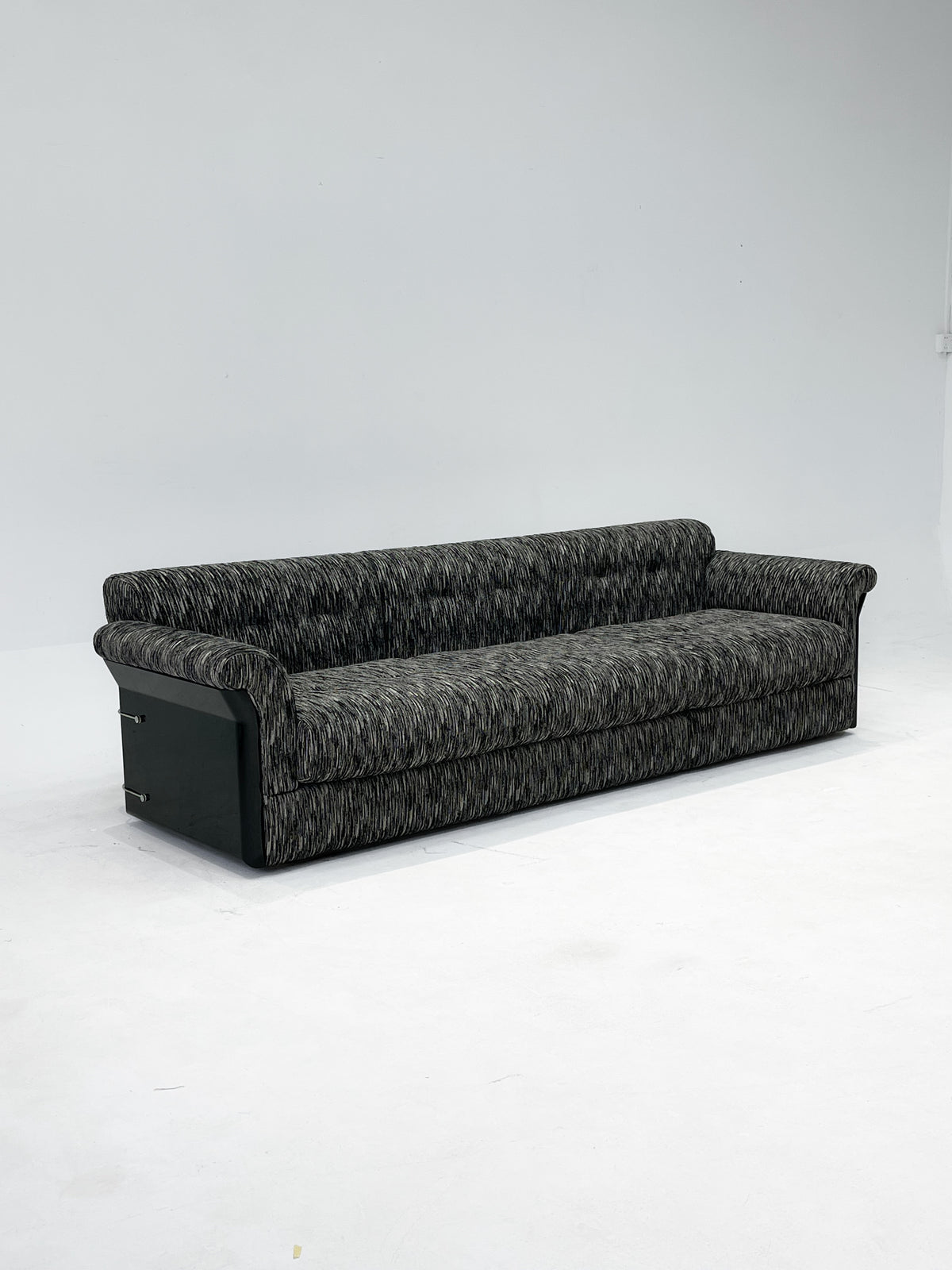 One silhouette. Your dimensions, comfort and finish.