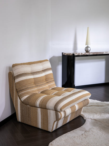 Elara Field Lounge Chair — interior view 03