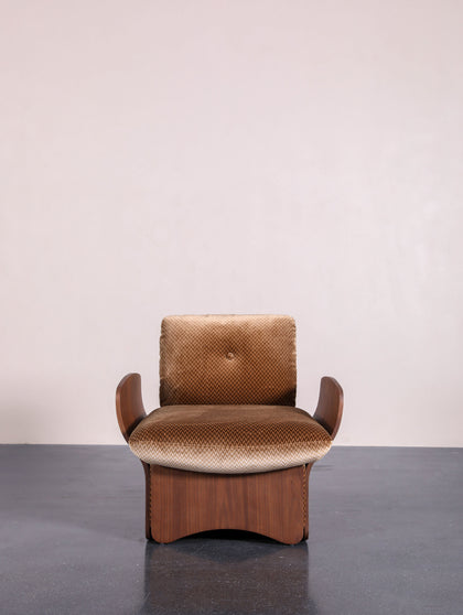 Ember Field Lounge Chair — interior view 03