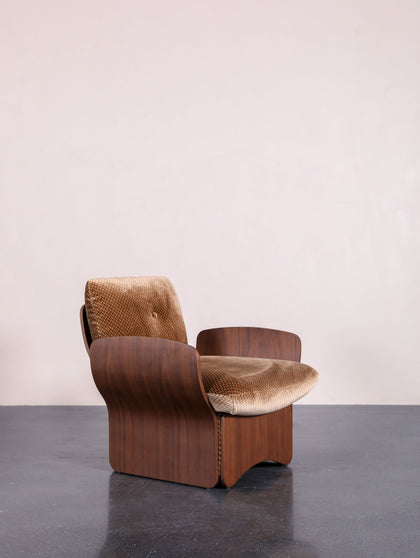 Ember Field Lounge Chair — interior view 06