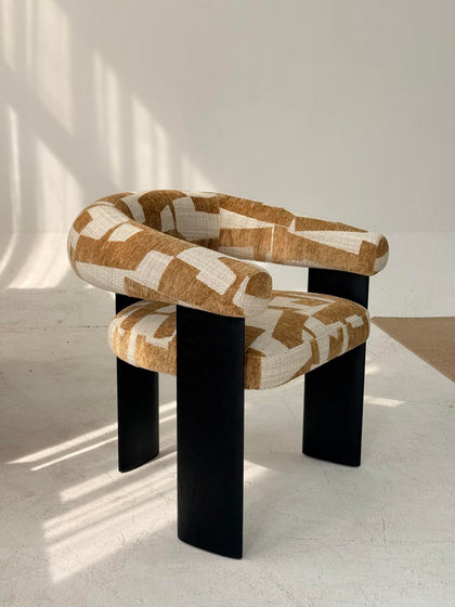 Flora Field Lounge Chair — interior view 03