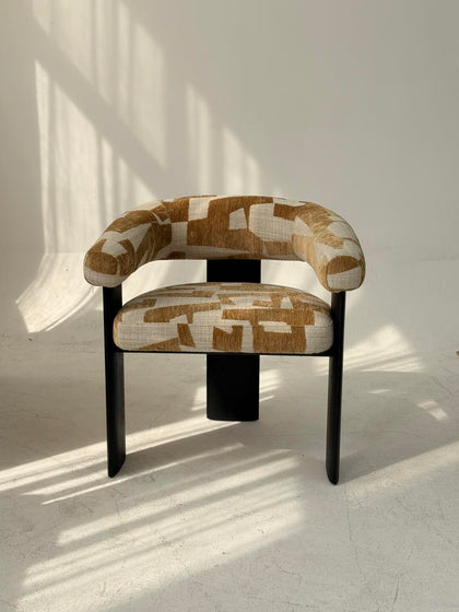 Flora Field Lounge Chair — interior view 04