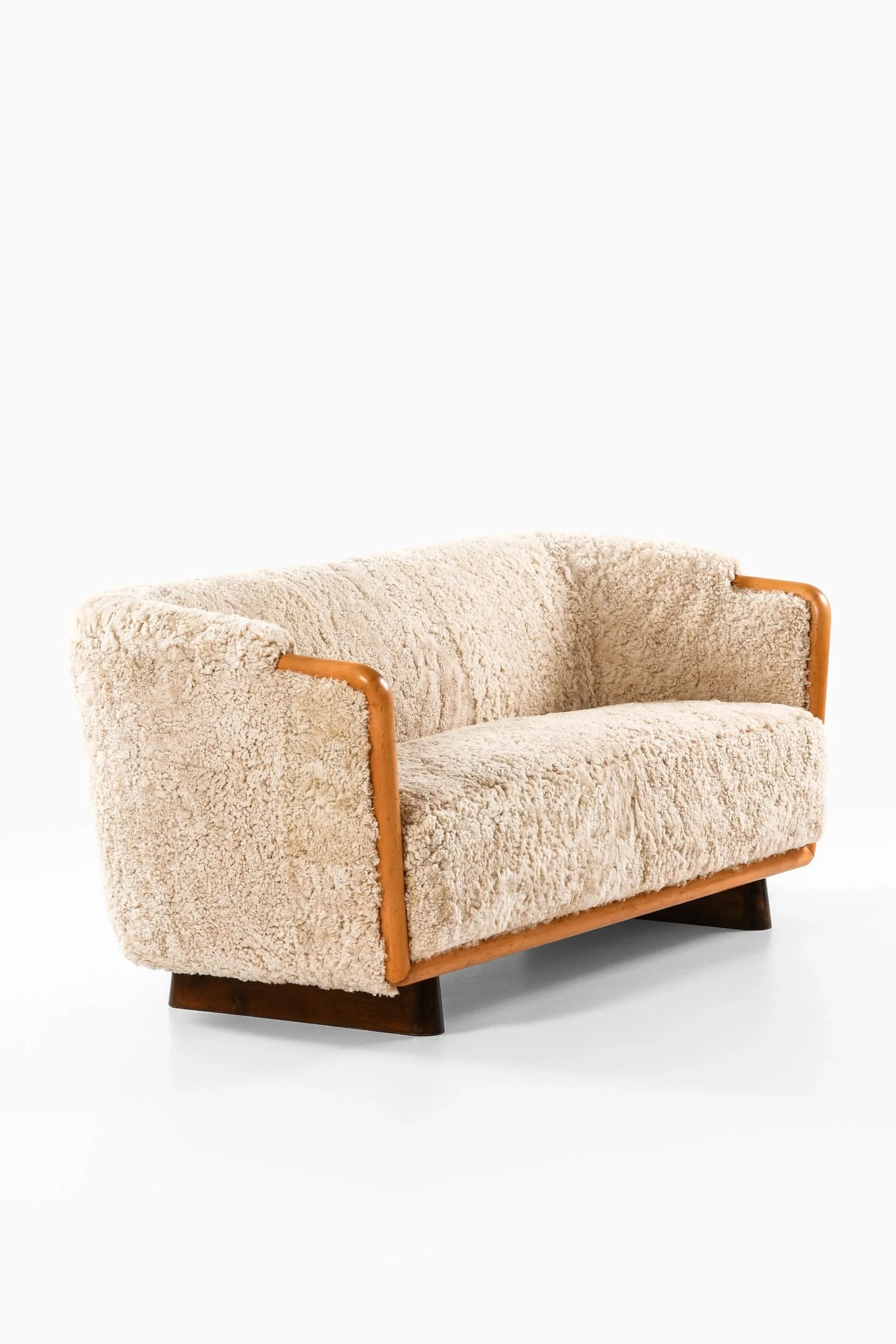One silhouette. Your dimensions, comfort and finish.