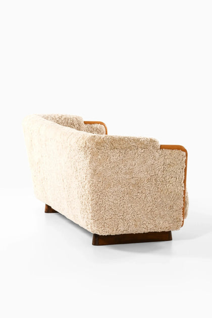 Orion Field Sofa — interior view 05