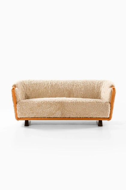 Orion Field Sofa — interior view 06