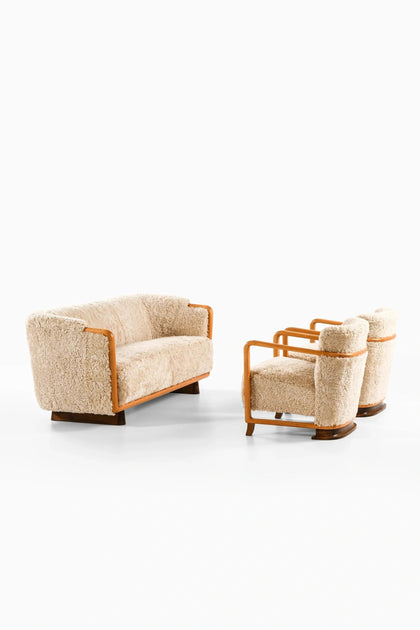 Orion Field Sofa — interior view 07