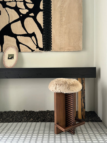 Willow Field Stool — interior view 04