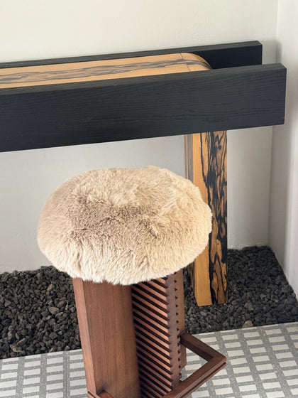 Willow Field Stool — interior view 05