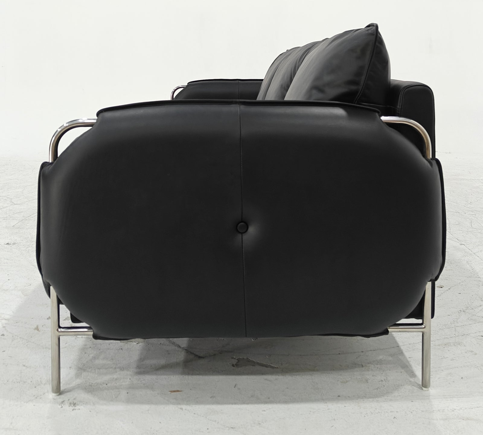 One silhouette. Your dimensions, comfort and finish.